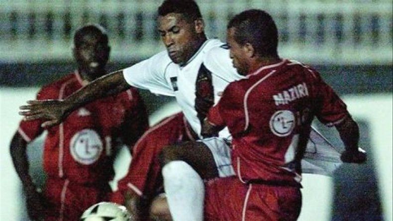 Arrestan a exfutbolista brasileño Viola por posesión de arma