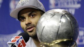 Spurs barren serie y avanzan a final de la NBA