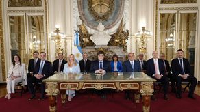 Javier Milei anuncia que bajará un 90 % los impuestos y avanzará en el cierre del Banco Central.