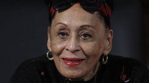 Omara Portuondo halagada por premio en España