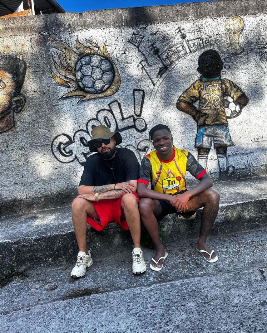 Dímelo Flow y BCA disfrutan de Río de Janeiro junto a Vinicius Jr