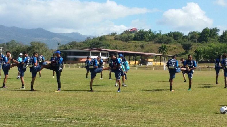 Niegan entrada a Pinto a cancha donde entrena Honduras en Panamá por pelea