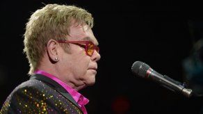 Elton John denuncia en Moscú ley rusa contra homosexuales calificándola de inhumana