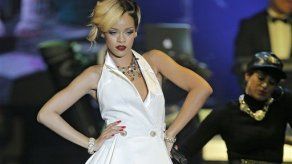 Rihanna gana caso contra minorista británica