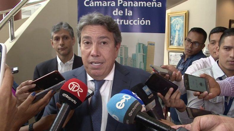 Arosemena reconoce que comentario sobre estado de las calles fue “una reacción negativa”