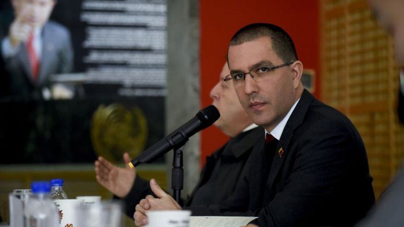 Canciller venezolano acusa de agresión permanente a EEUU desde China