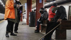 NY: Habilitan buses para que duerman indigentes