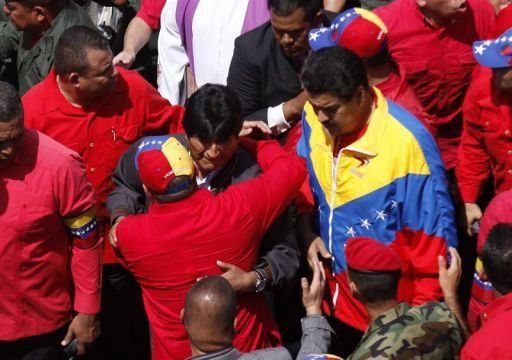 Maduro firma el decreto de duelo nacional como presidente encargado