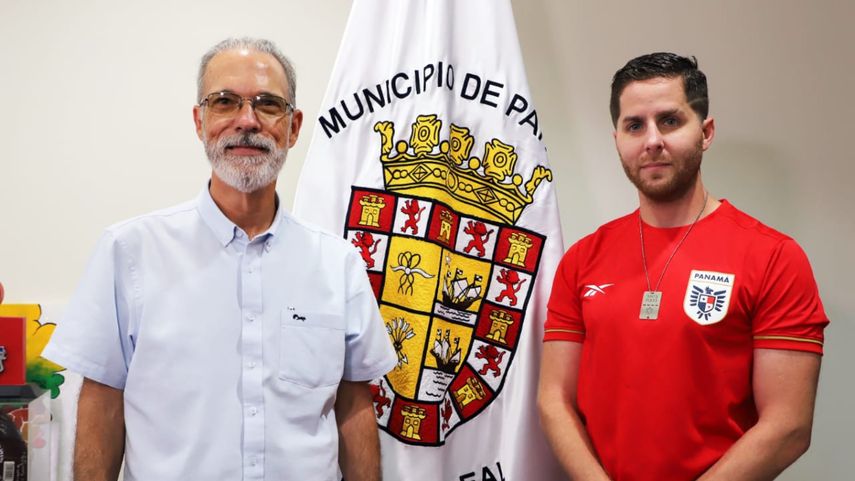 Exalcalde José Luis Fábrega junto al alcalde actual Mayer Mizrachi&nbsp;