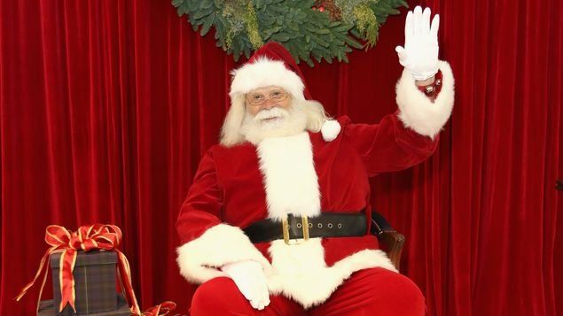 Santa Claus y sus ayudantes comienzan a responder cartas