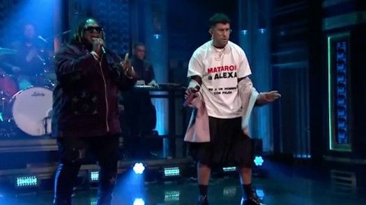 Sech canta en famoso programa de Jimmy Fallon en Nueva York