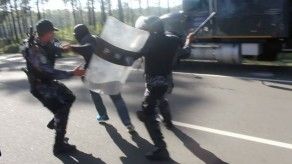 Policía desaloja con violencia a manifestantes en Honduras