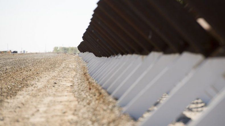 Pentágono libera 3.600 millones de dólares para muro en la frontera con México