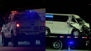 Ocho heridos deja colisión entre busito y camión volquete en Vía Centenario