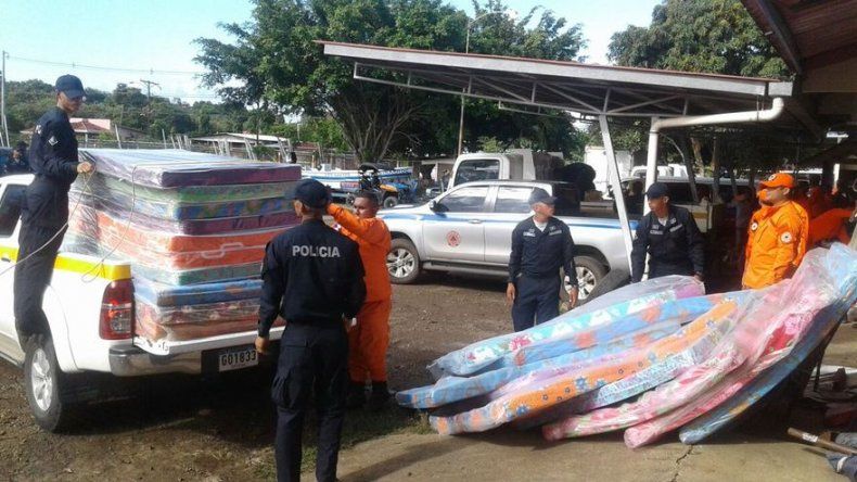 Continúa labor de asistencia a familias afectadas por inundaciones en Los Santos