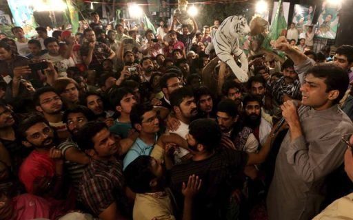 Retrasan una hora el cierre de los colegios electorales en todo Pakistán