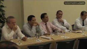 Gremios médicos y Ministro de salud de reúnen