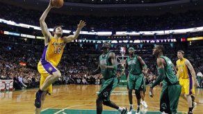 Gasol anota 25 puntos y hace bloqueada del triunfo de los Lakers