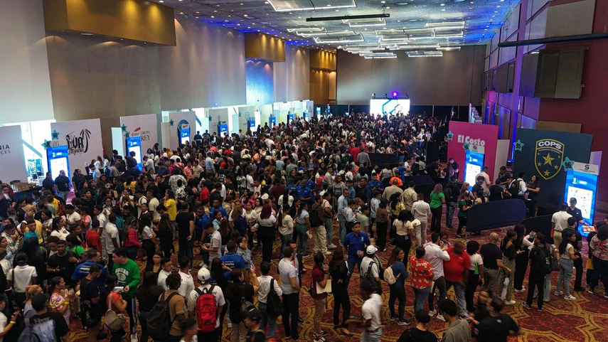 Feria Empleo 2.0 atrae a más de 9 mil participantes en busca de trabajo.