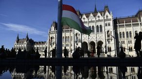 “No nos vamos a molestar con quienes nos disparan desde las sombras o desde las alturas de Bruselas. Terminarán igual que sus predecesores”, declaró Orban.