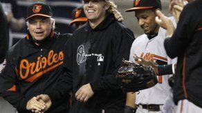 Orioles adquieren al toletero Mike Morse de los Marineros