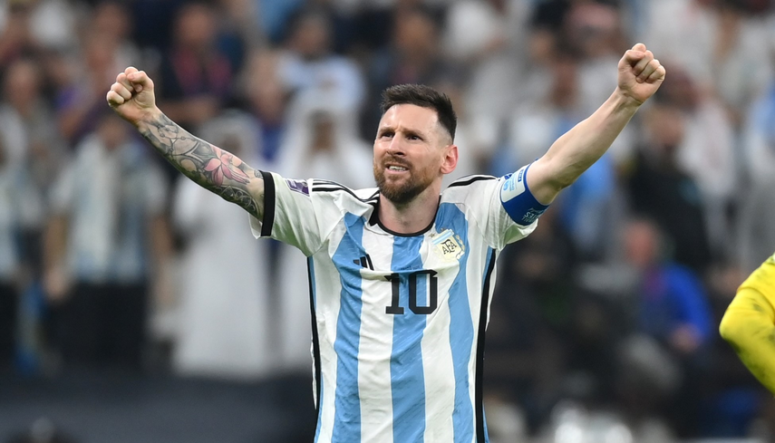 ¡De locos! Así fue la salida de Messi de un restaurante en Buenos Aires.