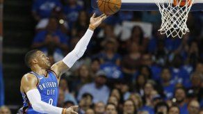 Westbrook empieza con otro triple-doble