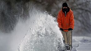 La tormenta pasaba por el centro de Estados Unidos en el Día de la Marmota, el mismo día que la famosa marmota Punxsutawney Phil predijo seis semanas más de invierno.