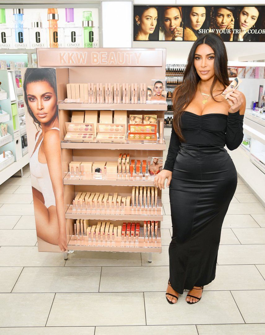 Kim Kardashian cierra su firma de cosméticos KKW Beauty