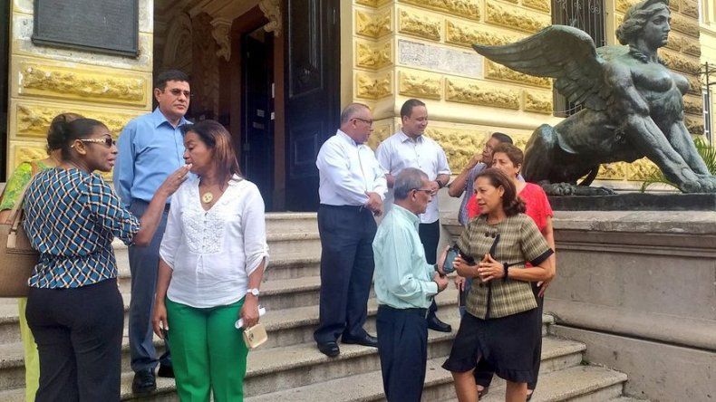 Ministra de Educación atenderá este martes a docentes del Instituto Nacional