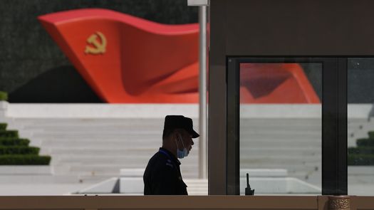 Taiwán ha puesto a su ejército en alerta y llevó a cabo maniobras de defensa civiles, mientras que Estados Unidos tiene numerosos activos navales en la zona.