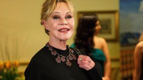 Griffith y una feminista semidesnuda brillan en el Baile de la Ópera de Viena