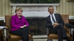 Merkel no apoya la vía militar en Ucrania pero respetará la decisión de EEUU