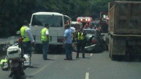 Triple colisión entre chiva