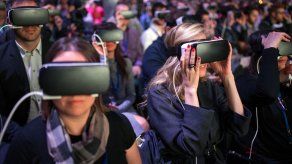 Zuckerberg y Oculus quieren juntarnos... en un universo irreal