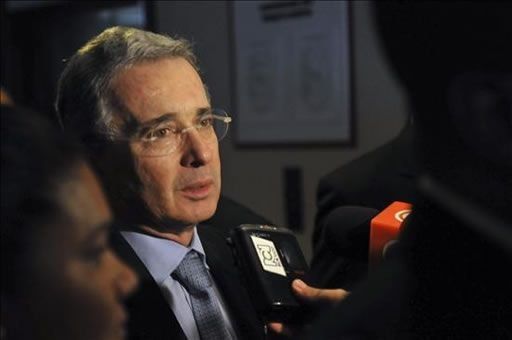 Uribe sugiere hacer una suspensión condicionada de diálogos con las FARC