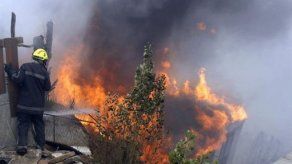 Incendio arrasa con más de 60 casas en ciudad chilena de Valparaíso