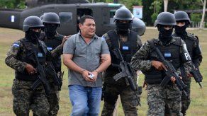 Capturan a alcalde acusado por tenencia de armas