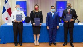 Trabajadores y empresarios entregan al Mitradel informe de acuerdos de la Mesa Tripartita