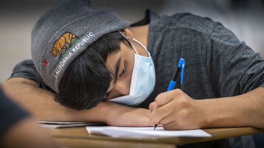 El estudio empleó datos de más de 8 millones de alumnos que hicieron las pruebas MAP Growth de lectura y matemáticas durante tres años académicos afectados por el COVID.