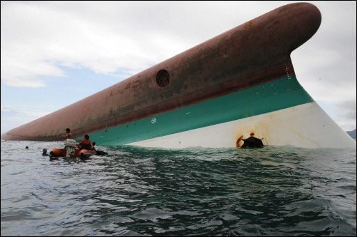Descubren numerosos cadáveres en ferry hundido