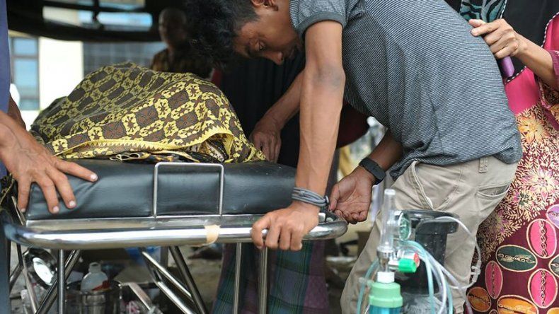 Potente sismo en Indonesia deja al menos 97 muertos