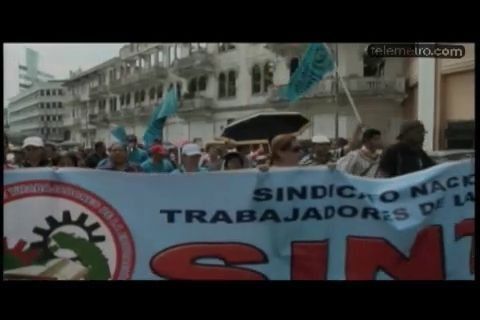 Docentes marchan hasta el MEDUCA, exigen respeto de derechos