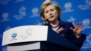 Clinton hace un llamamiento a la paz en Belfast tras semana de violencia