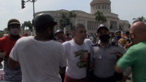Protestas dejan un centenar de detenidos en Cuba