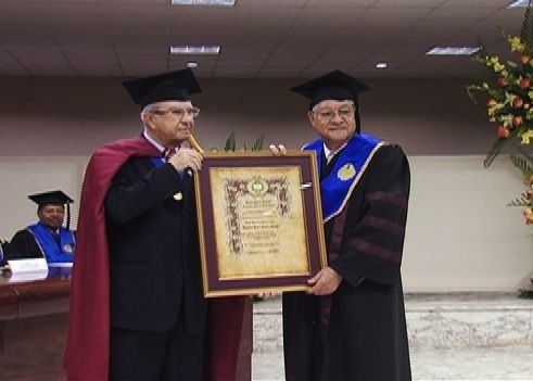 Pedro Rivera recibe Doctorado Honoris Causa