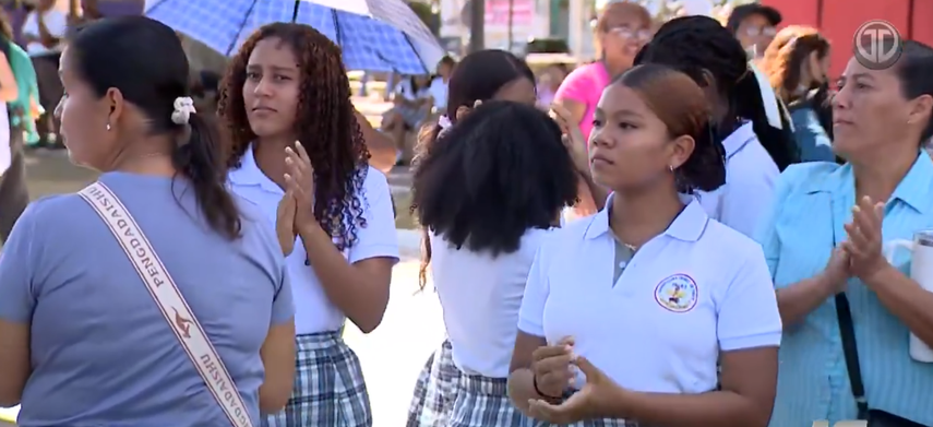 Estudiantes del Colegio Elena Chávez de Piñate protestan.&nbsp;