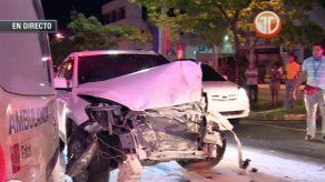 Colisión y vuelco en la Avenida 12 de Octubre