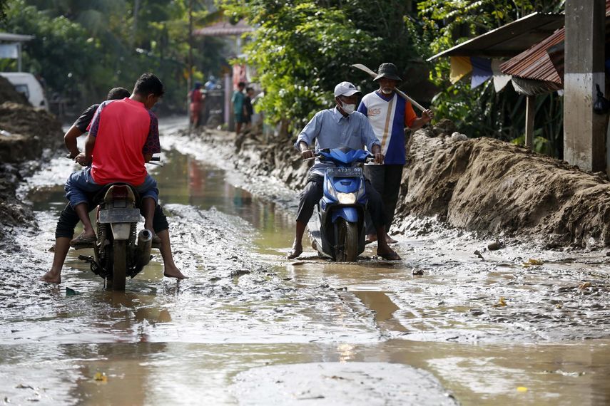 Más de 700 fallecidos por las inundaciones en Indonesia.