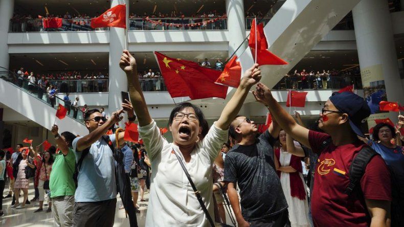 Postergan Abierto de Hong Kong ante fuertes protestas